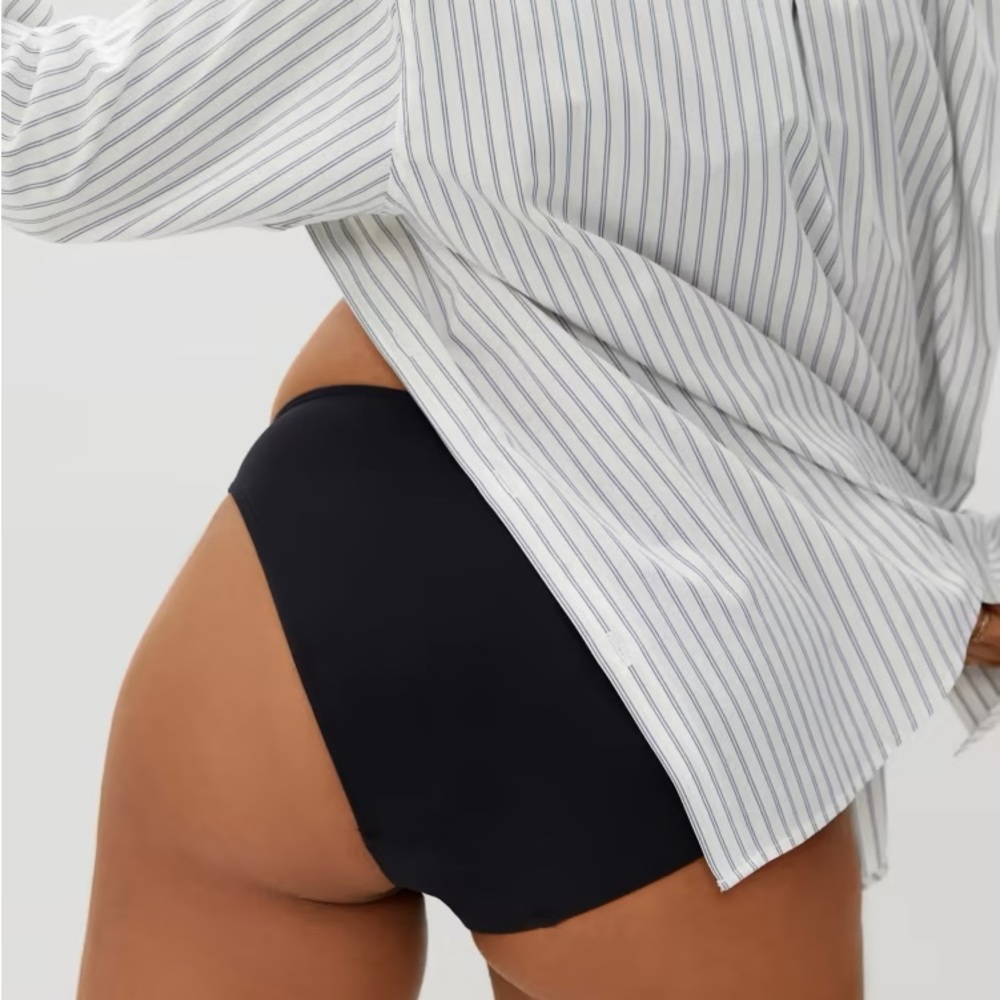 16EG.- Bikini Low-Rise Swim Bottoms